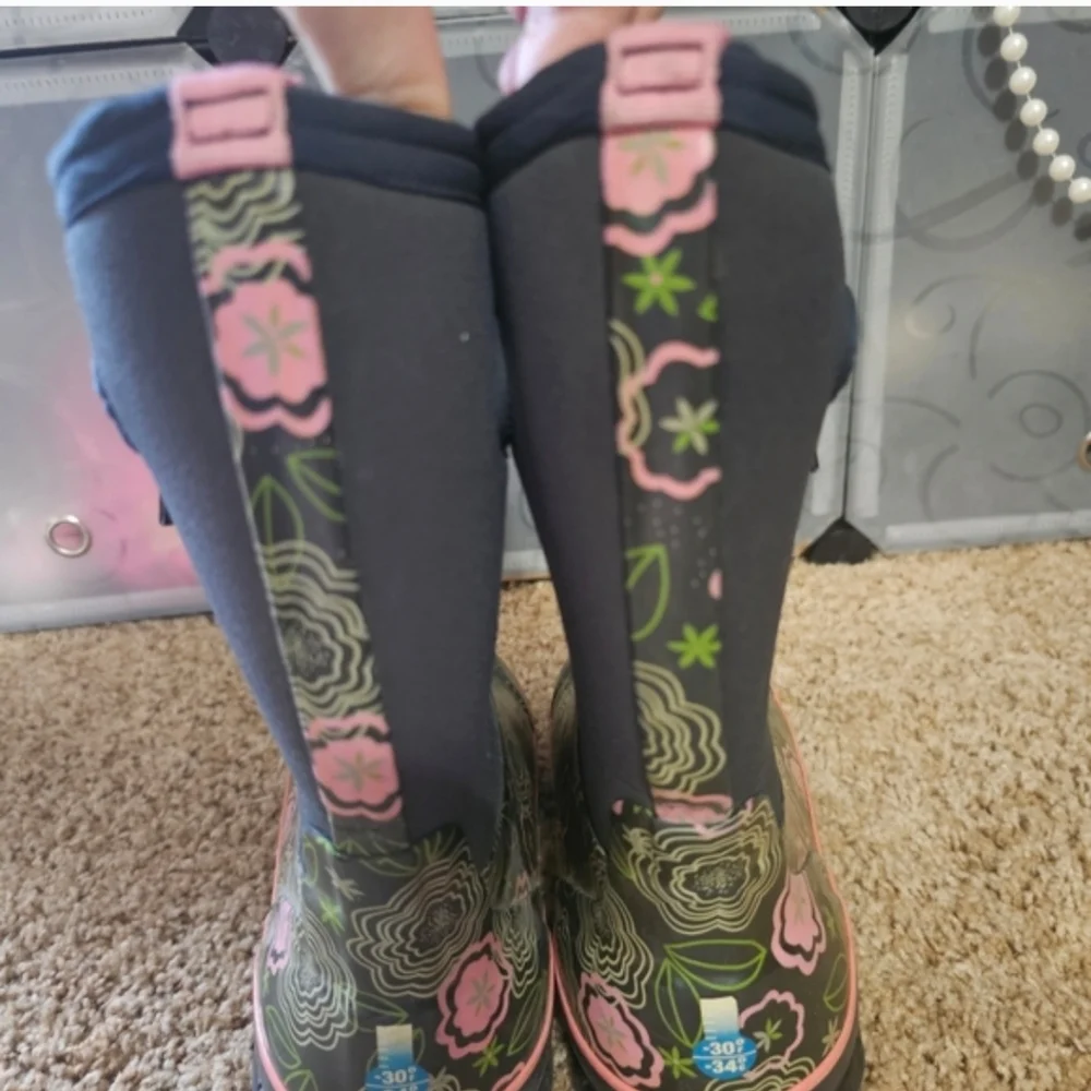 🚨 Bogs Black and Pink Floral Boots NFT